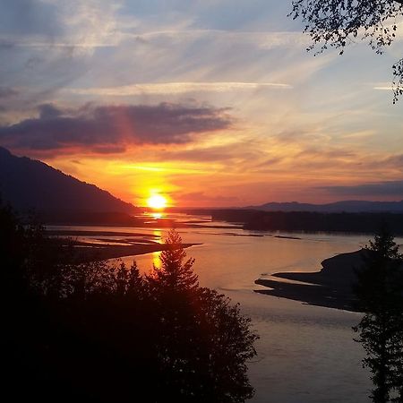 The Fraser River'S Edge B&B Lodge 칠리왝 외부 사진
