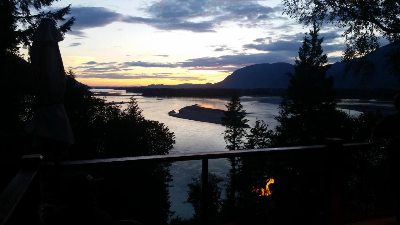 The Fraser River'S Edge B&B Lodge 칠리왝 외부 사진