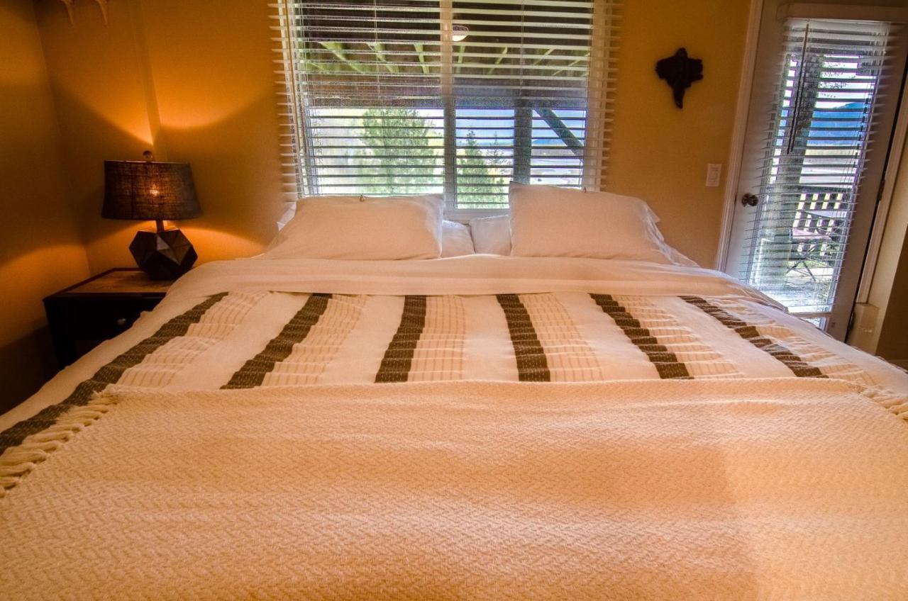 The Fraser River'S Edge B&B Lodge 칠리왝 외부 사진